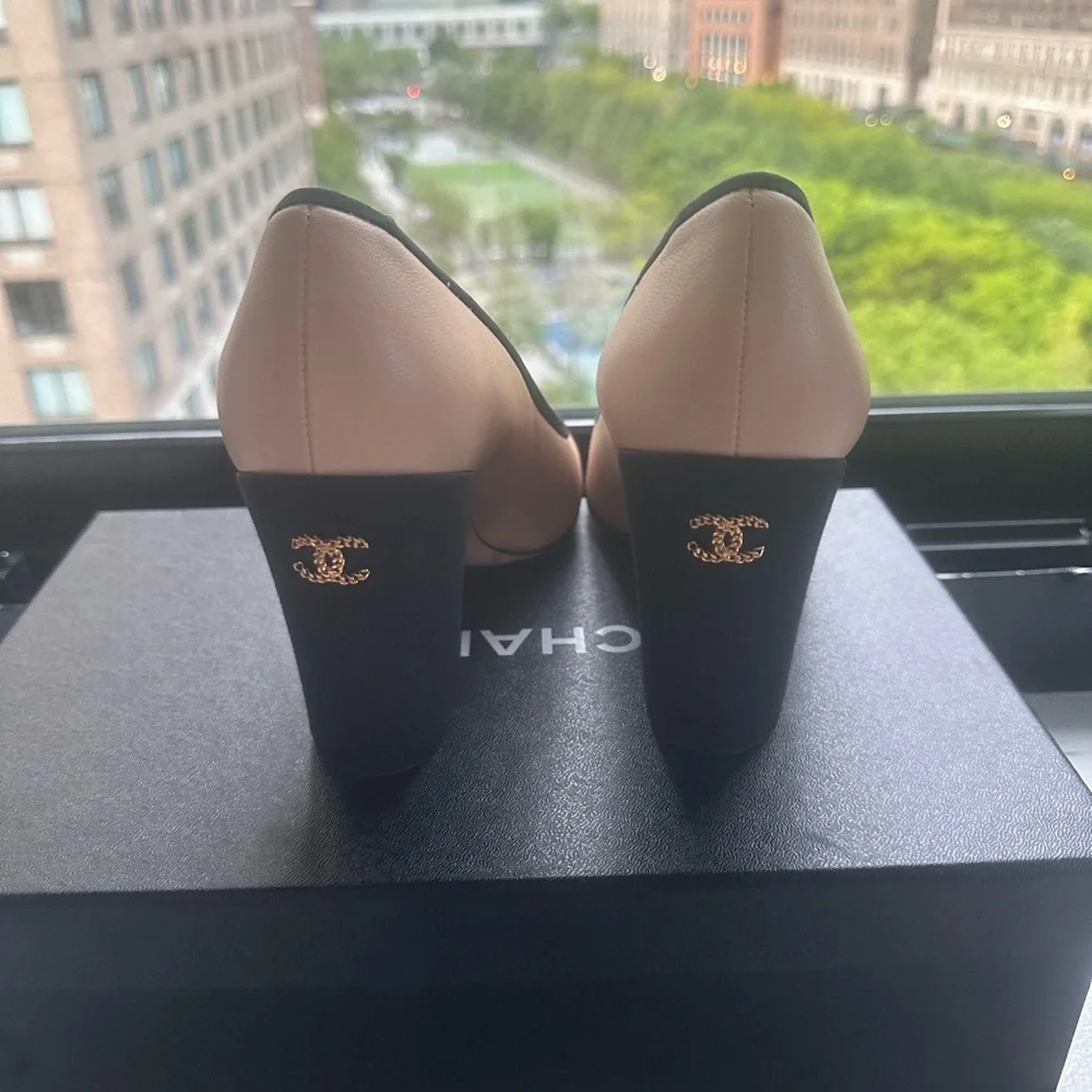 Chanel heels - Picture 3 of 11